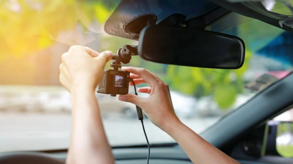Mounting your dash cam
